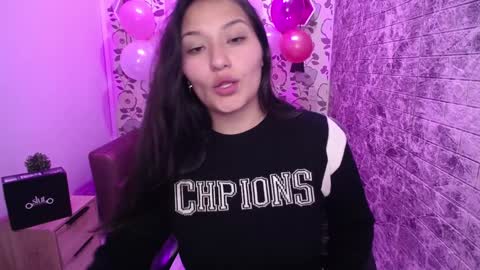 Snapshot of emma_garciaa_ chatting on January 31, 9:48 am emma online show from January 31, 9:48 am