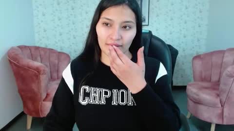 Snapshot of emma_garciaa_ chatting on March 12, 8:10 pm emma online show from March 12, 8:10 pm