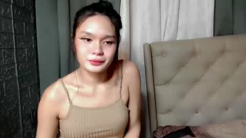 emma_glow69 online show from January 11, 1:05 pm