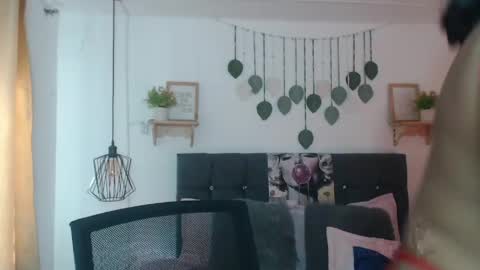 Tell me Emma online show from April 8, 2:06 pm