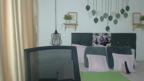 Tell me Emma online show from April 15, 2:13 pm