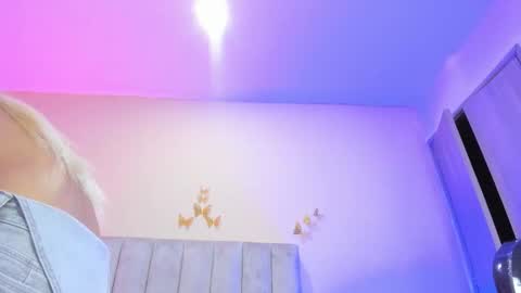 Snapshot of emma_hearts chatting on February 21, 4:13 am emma_hearts online show from February 21, 4:13 am