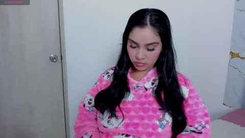 Snapshot of emma_hillton chatting on April 17, 2:14 am Emma online show from April 17, 2:14 am