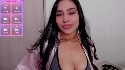Snapshot of emma_hillton chatting on April 19, 2:22 am Emma online show from April 19, 2:22 am