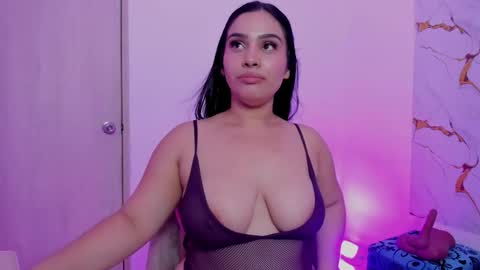 Snapshot of emma_hillton chatting on May 21, 5:42 pm Emma online show from May 21, 5:42 pm