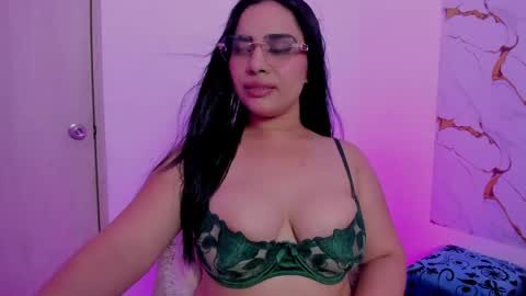 Snapshot of emma_hillton chatting on May 26, 2:40 am Emma online show from May 26, 2:40 am