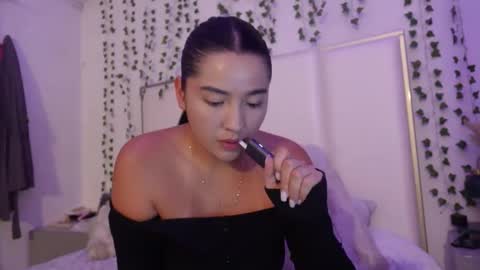 emma_johnson_ online show from April 8, 2:44 am