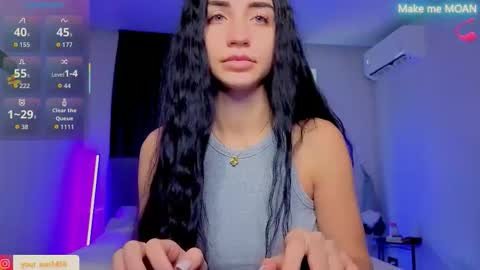 Snapshot of emma_jordan chatting on October 15, 7:52 am Emma online show from October 15, 7:52 am