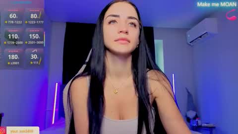 Snapshot of emma_jordan chatting on October 25, 7:16 am Emma online show from October 25, 7:16 am