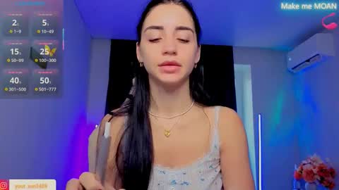 Snapshot of emma_jordan chatting on November 9, 11:19 am Emma online show from November 9, 11:19 am