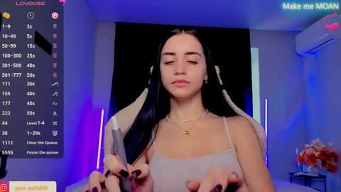 Snapshot of emma_jordan chatting on November 10, 8:13 am Emma online show from November 10, 8:13 am