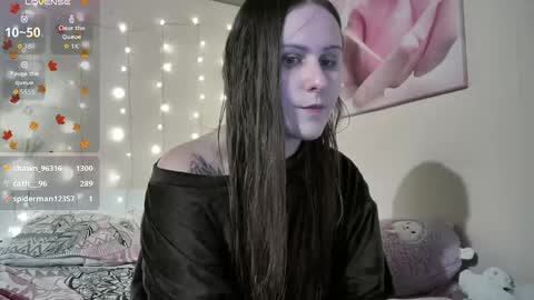 emma_just online show from November 6, 9:32 am