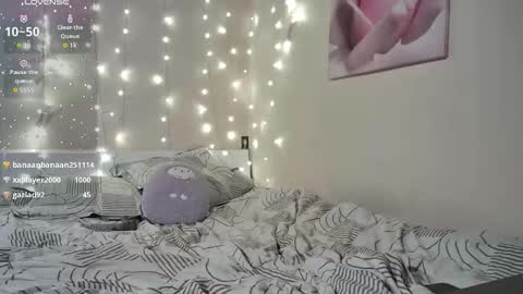 emma_just online show from December 15, 9:24 am