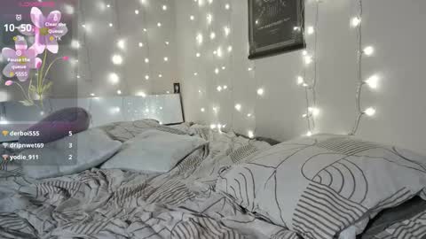 Snapshot of emma_just chatting on March 19, 9:08 pm emma_just online show from March 19, 9:08 pm