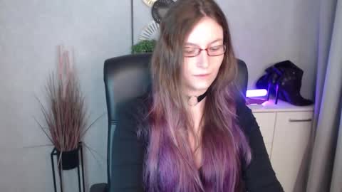 emma online show from October 28, 7:01 am