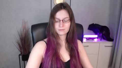 emma online show from December 18, 7:03 am