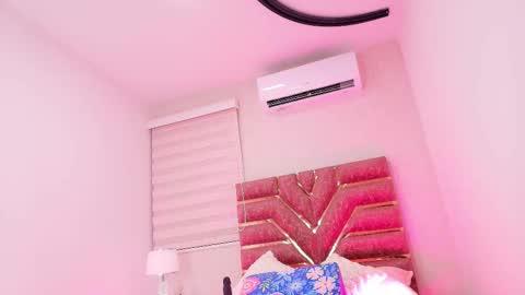 emma online show from November 4, 12:04 pm