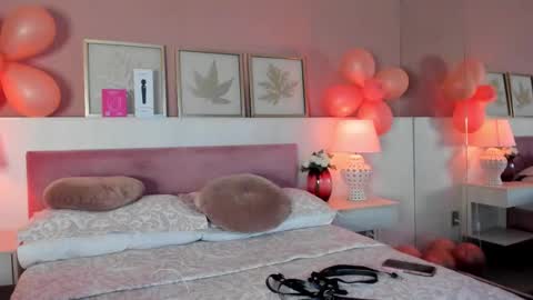 Snapshot of emma_mb chatting on October 21, 5:08 am Emma online show from October 21, 5:08 am