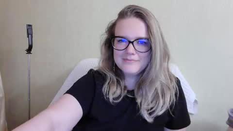 Snapshot of emma_misty_ chatting on September 29, 4:56 pm emma_misty_ online show from September 29, 4:56 pm