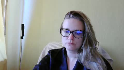 Snapshot of emma_misty_ chatting on October 1, 7:25 am emma_misty_ online show from October 1, 7:25 am