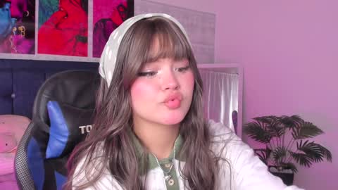 Snapshot of emma_myers1 chatting on January 29, 3:01 am EMMA online show from January 29, 3:01 am