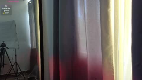 EMMA REVEES  online show from March 29, 3:01 pm