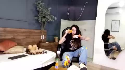 Emma online show from September 17, 12:07 pm