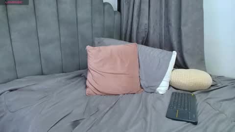 emma_saenz01 online show from May 14, 11:44 pm