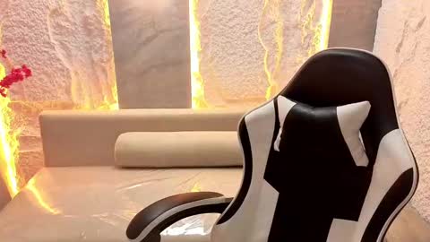 Snapshot of emma_smith_tp chatting on September 12, 5:02 pm Emma online show from September 12, 5:02 pm