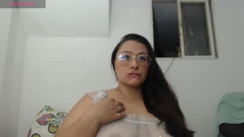 emma_sswan1 online show from June 7, 2:37 am