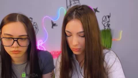 Snapshot of emma_swee chatting on February 27, 6:13 am emma_swee online show from February 27, 6:13 am