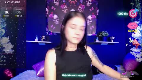 Snapshot of emma_sweethot chatting on February 6, 6:33 pm Emma Black online show from February 6, 6:33 pm