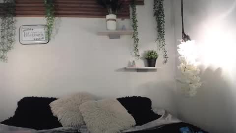 Snapshot of emma_sweethot chatting on February 25, 6:06 pm Emma Black online show from February 25, 6:06 pm