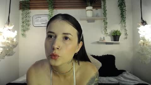 Snapshot of emma_sweethot chatting on March 4, 5:30 pm Emma Black online show from March 4, 5:30 pm