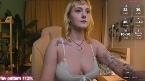 Snapshot of emma_thomps chatting on April 30, 2:12 pm Rose online show from April 30, 2:12 pm