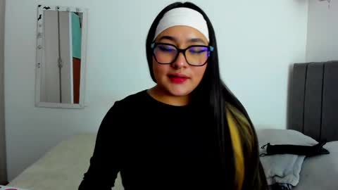 Snapshot of emma_timli1 chatting on April 30, 1:34 am Emma online show from April 30, 1:34 am