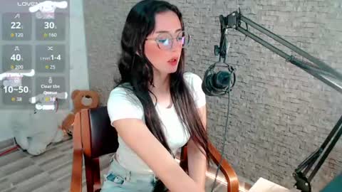 Snapshot of emma_unu chatting on July 1, 2:46 am Emma online show from July 1, 2:46 am