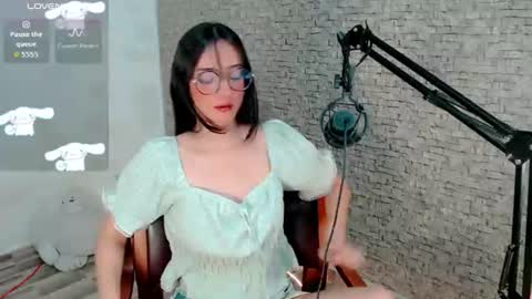 Snapshot of emma_unu chatting on July 14, 2:49 am Emma online show from July 14, 2:49 am