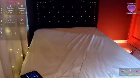 Emma web online show from April 9, 2:33 pm