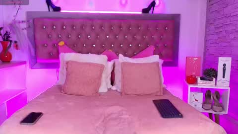 neko  online show from October 28, 9:50 pm