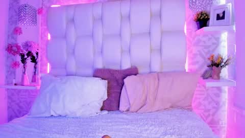 emmaa00_ online show from February 9, 4:44 pm