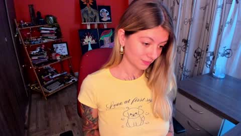 Snapshot of emmaa_hostt chatting on January 14, 5:30 am Ema .l. online show from January 14, 5:30 am