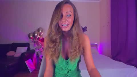 Snapshot of emmaabramson chatting on December 5, 4:14 pm Emma online show from December 5, 4:14 pm