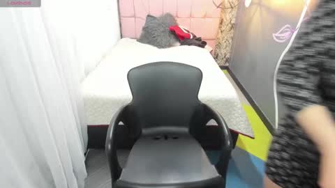 Snapshot of emmaaevans_ chatting on February 14, 6:29 pm Emma Evans online show from February 14, 6:29 pm