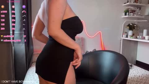 Snapshot of emmaandjake chatting on November 16, 10:54 am emmaandjake online show from November 16, 10:54 am