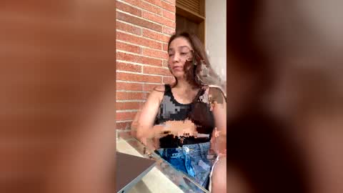 Snapshot of emmablue10 chatting on February 20, 10:21 pm EMMA BLUE online show from February 20, 10:21 pm