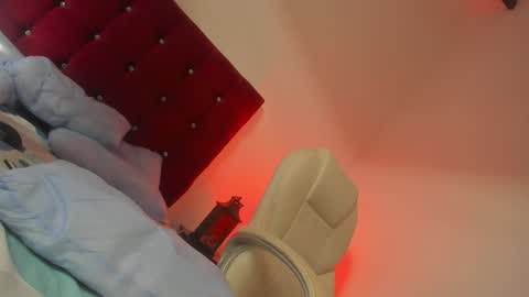 Snapshot of emmabrown10 chatting on December 4, 2:15 pm emmabrown10 online show from December 4, 2:15 pm