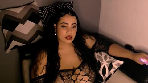 Snapshot of emmacamille2 chatting on November 19, 3:06 am emmacamille2 online show from November 19, 3:06 am