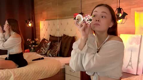 EmmaCamm online show from October 28, 7:01 am