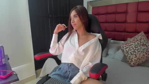 Emma  online show from October 21, 6:19 pm